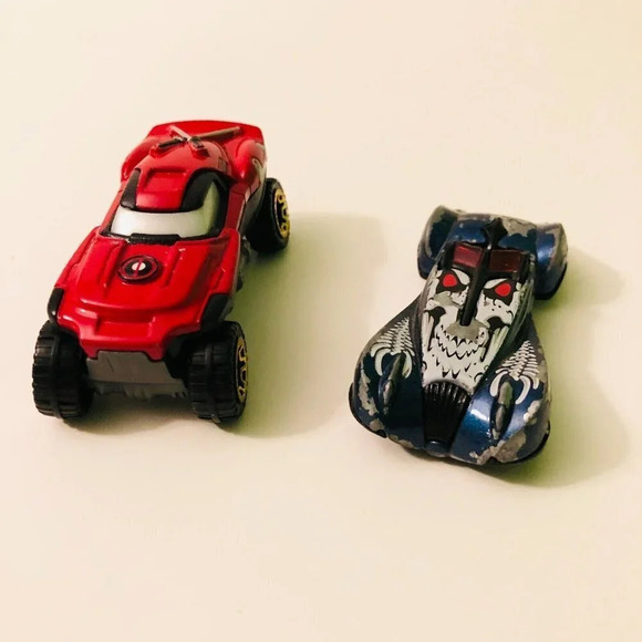 Hot Wheels MOTU Phantastique  Skeletor Diecast and Marvel Deadpool Character Car - Picture 2 of 16